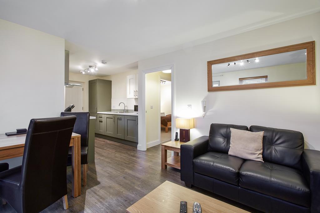 Swan Place Apartments By Viridian Apartments Суиндън Стая снимка