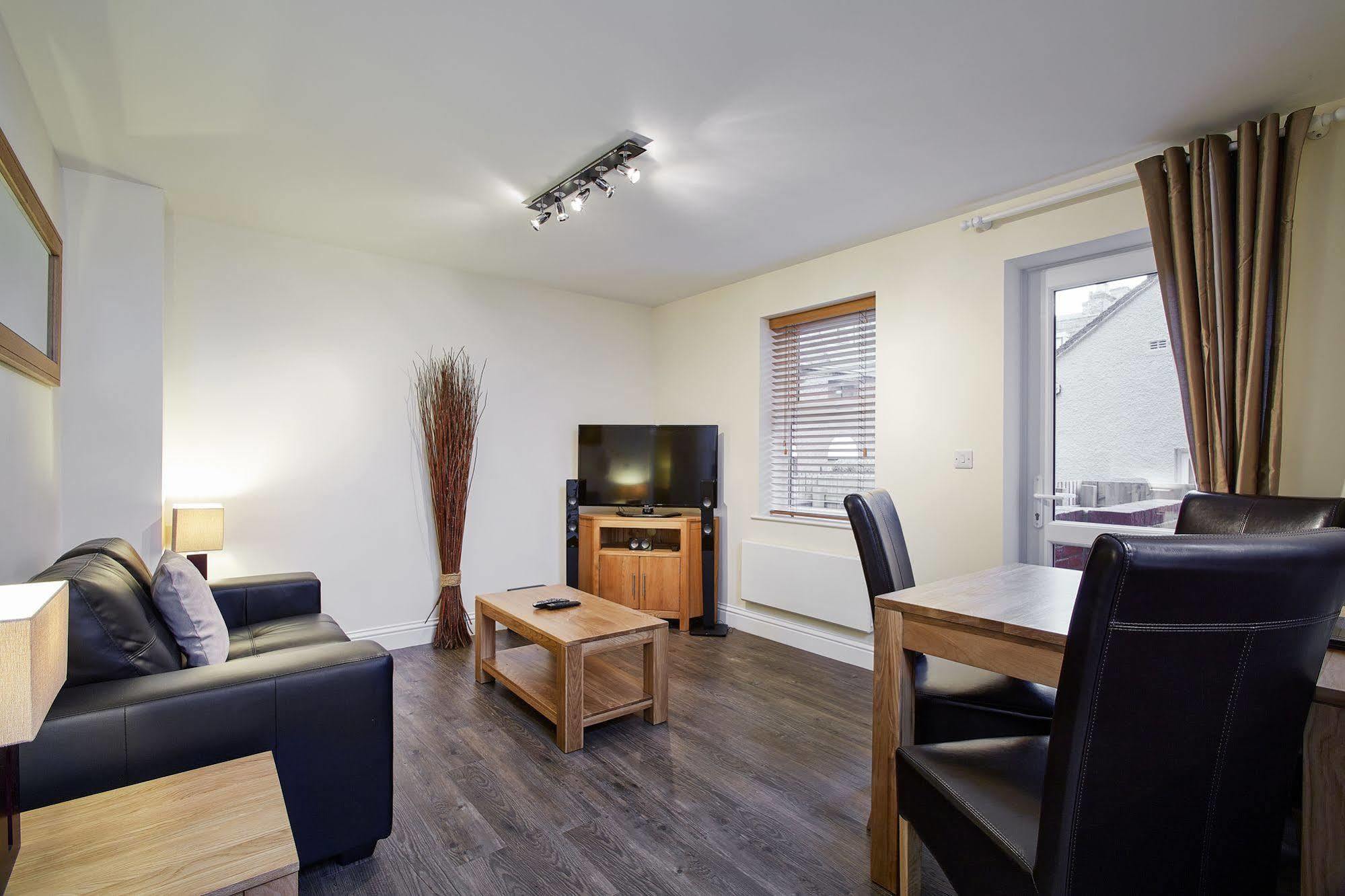 Swan Place Apartments By Viridian Apartments Суиндън Екстериор снимка